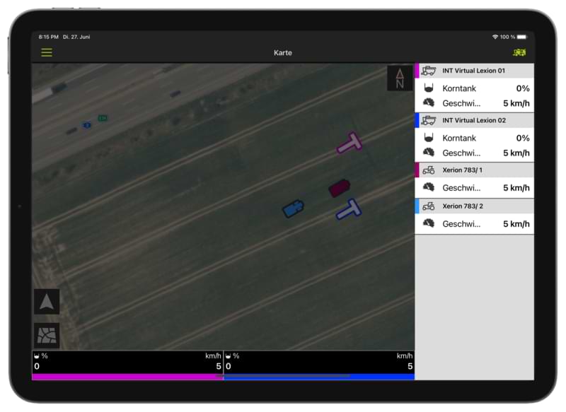Darstellung der Maschinen mit Informationen zu Kornfüllstand und Geschwindigkeit neben der Karte in der Fleet View App